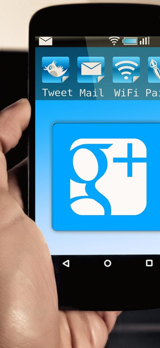 2026-08-26 App 便签编辑界面截图，深色输入区里写着一行待办文字，下方挂着对应的日期标签与提醒开关